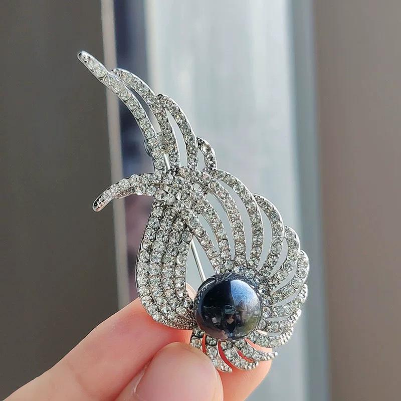 Elegant Pearl Wing Brooch: High-End Women's Suit Pin & Jewelry Accessory