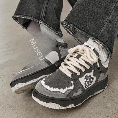 Tendenza Nazionale Scarpe da Ginnastica Retro Flame Mountain da Donna - Design Versatile Decostruito per Abbigliamento Sportivo Casual