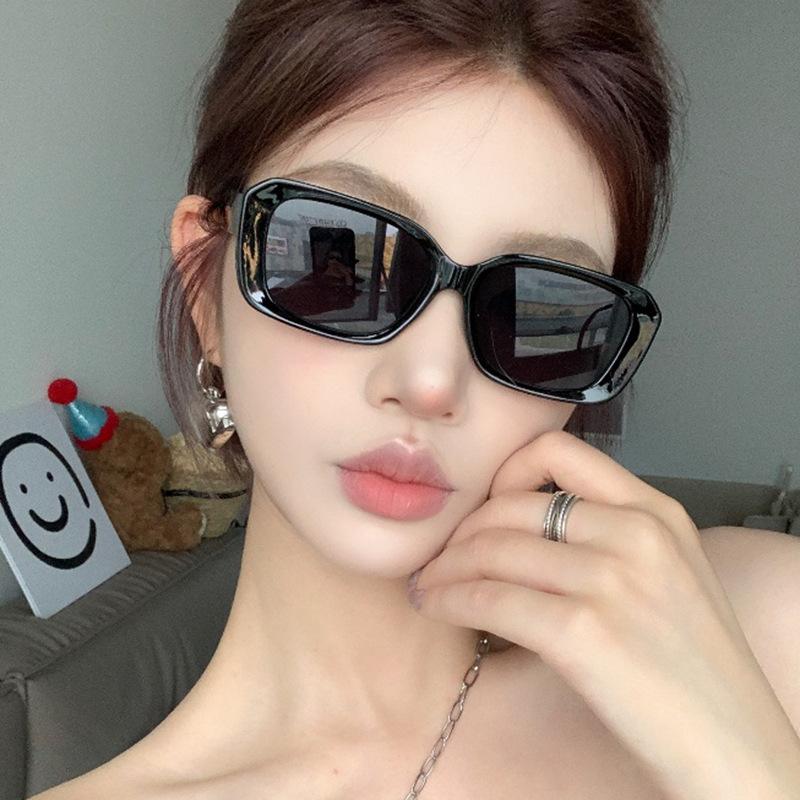 Square sunglasses new fashionable and versatile UV protection street photography sunglasses feel slimming sunglasses