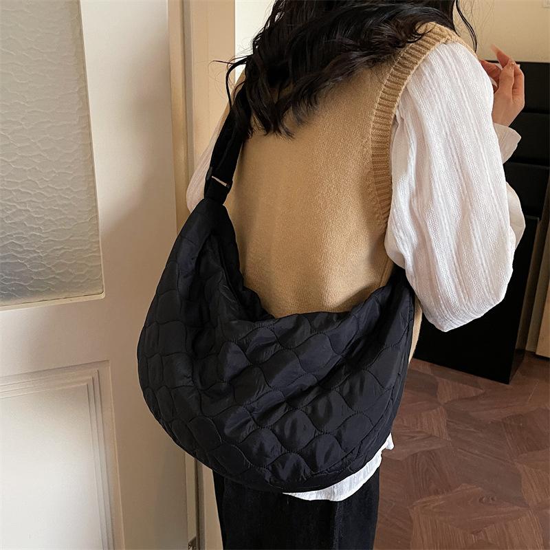 Autumn and Winter Large-capacity Commuter Bag Women's Fashion Versatile Shoulder Bag Down Cotton Clothes Crossbody Dumpling Bag