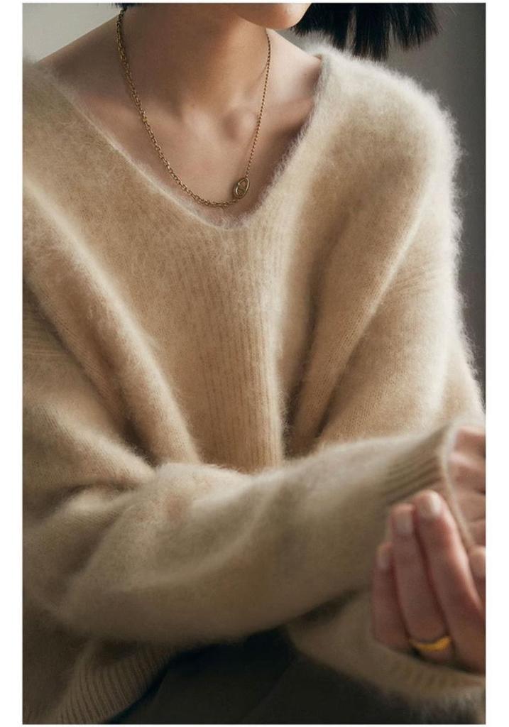 Women's High-End French V-Neck Sweater – Soft, Long-Sleeved, Solid Color Knitwear for Autumn & Winter, Loose Fit, Trendy Style.