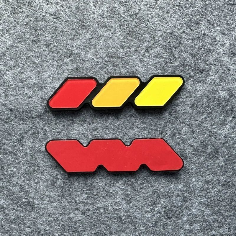 Applicable to TACOMA 4RUNNER smooth road, fender three-color small label, rear tail label modified car sticker car logo