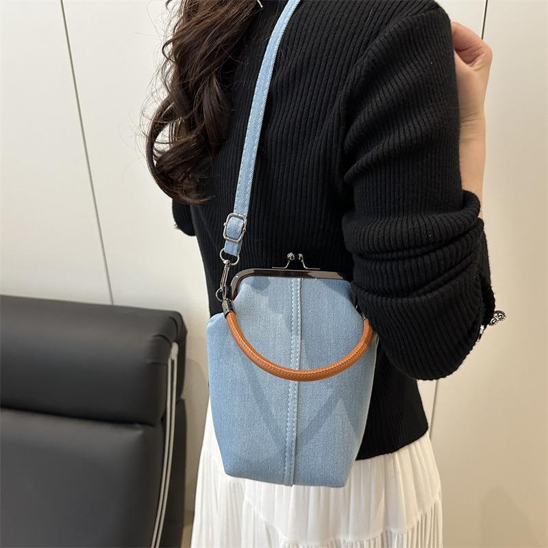 Niche design vertical mobile phone storage bag casual versatile portable shoulder messenger bag fresh summer bag