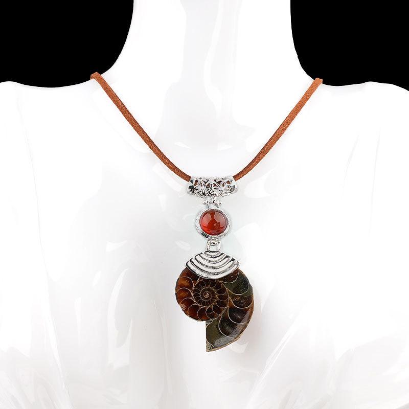 European American Fashion Creative Design Natural Conch fossil Pendant Semi-precious Stone Inlay Herringbone Pattern Accessory