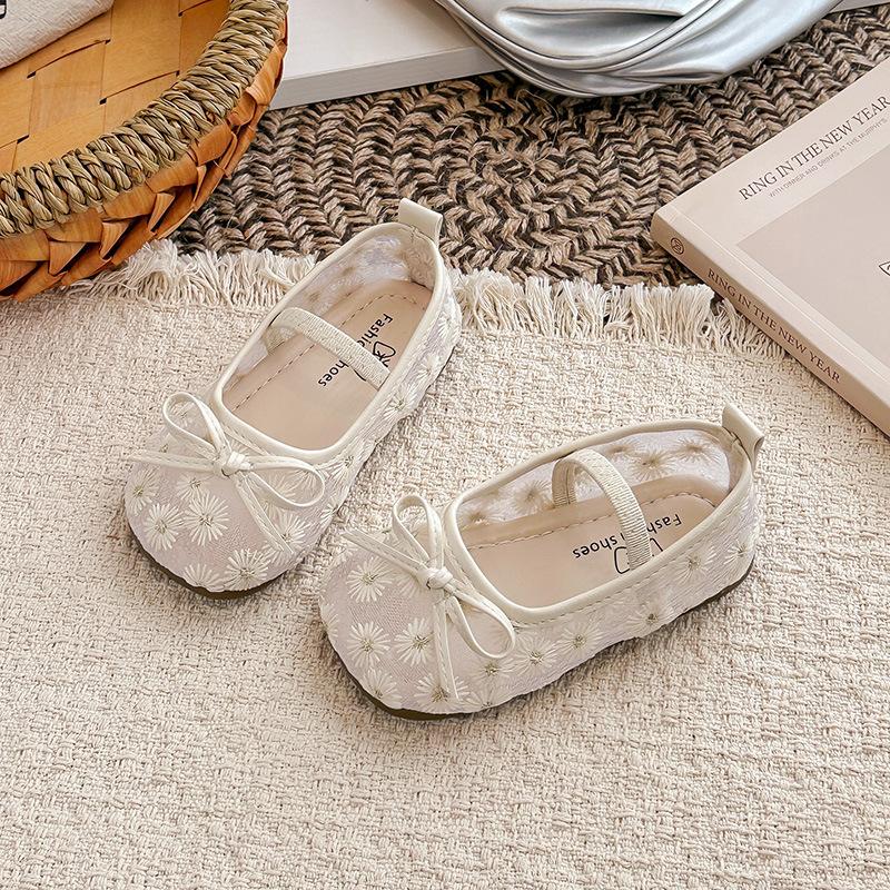 

Girls Flower Petal Pearl Solid Color Small Flats2026Summer Sweet Mesh Shoes for Children and Youngsters 21Inner Length13.5cm бежевый