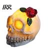 Gruselige Totenkopf-Lampe Gotische Leuchtende Rose Blumenfigurine, Tag der Toten Harz Halloween Dekor Statue, Totenkopf für Schreibtisch Zuhause