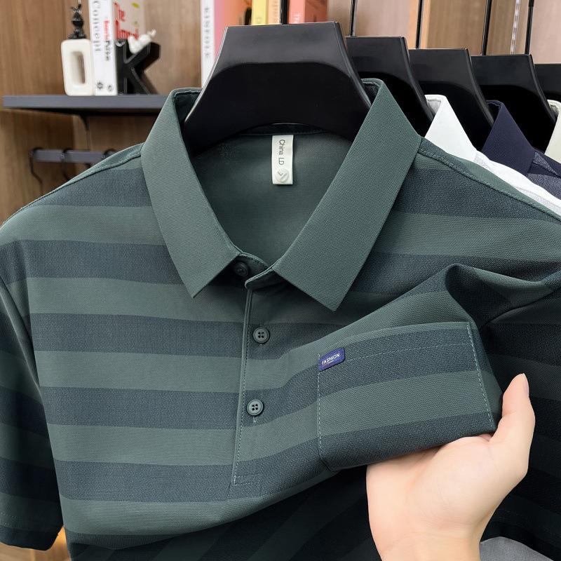 

In Stock: 2026 Summer Men s Striped Lapel Pocket Short Sleeve T-Shirt, High Quality Fashion for Young and Middle-Aged Men. 4XL зелёный