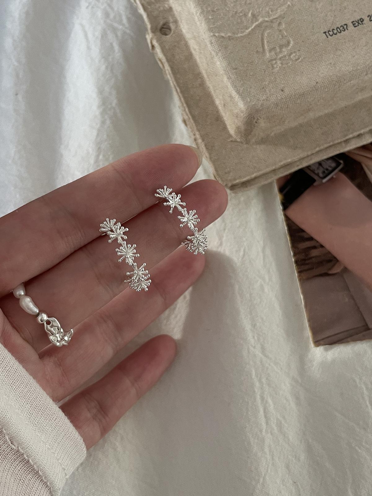 

Изысканные модные серьги-гвоздики в виде цветка ветра, женские нишевые универсальные новые темпераментные серьги, высококачественные серебряные серьги-иглы 925 silver needle