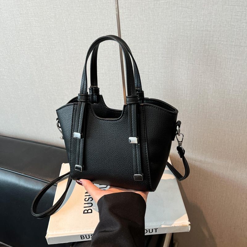 

Popular small bags women s autumn and winter new versatile shoulder messenger bag portable bucket bag чёрный