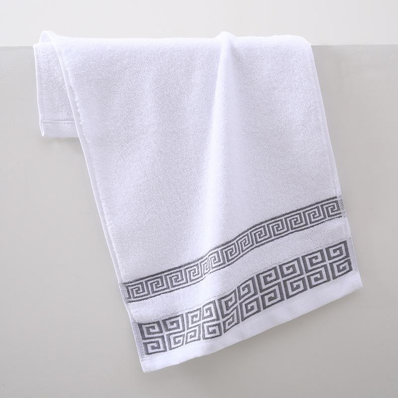 High Absorbency Pure Cotton 70*140cm Bath Towel | Modern Geometric Pattern, Machine Washable, Red/Gray/Black/Navy Blue, Plush Texture for Daily Use