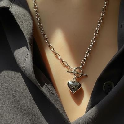 Korean Version of Three-dimensional Love OT Buckle Necklace Women's Retro Fashion Light Luxury High-end Hip-hop Peach Heart Collarbone Chain