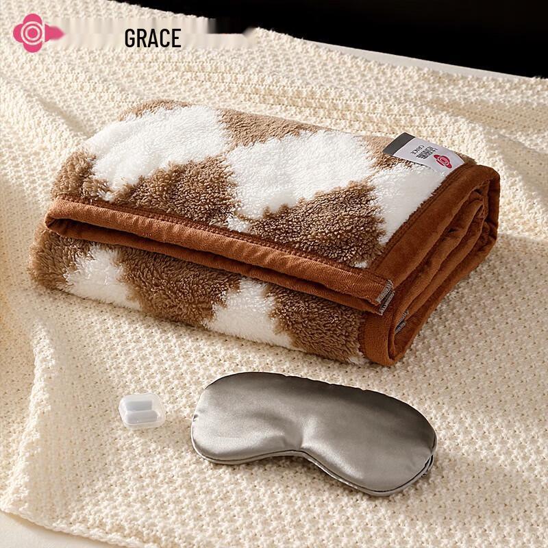 

Jieliya Blanket Three-Piece Set