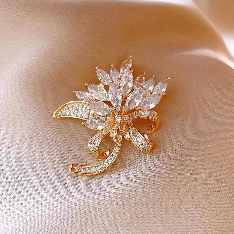 Maple Leaf Flower Brooch for Men Women Simple Plant Brooches Pins Jewelry Trendy Accessories Summer Holiday Gifts