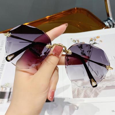 Internet-Berühmtheit Street Style neue polygonale Sonnenbrille Damen großes Gesicht dünn marineblaue Sonnenbrille randlos beschnittene Sonnenbrille
