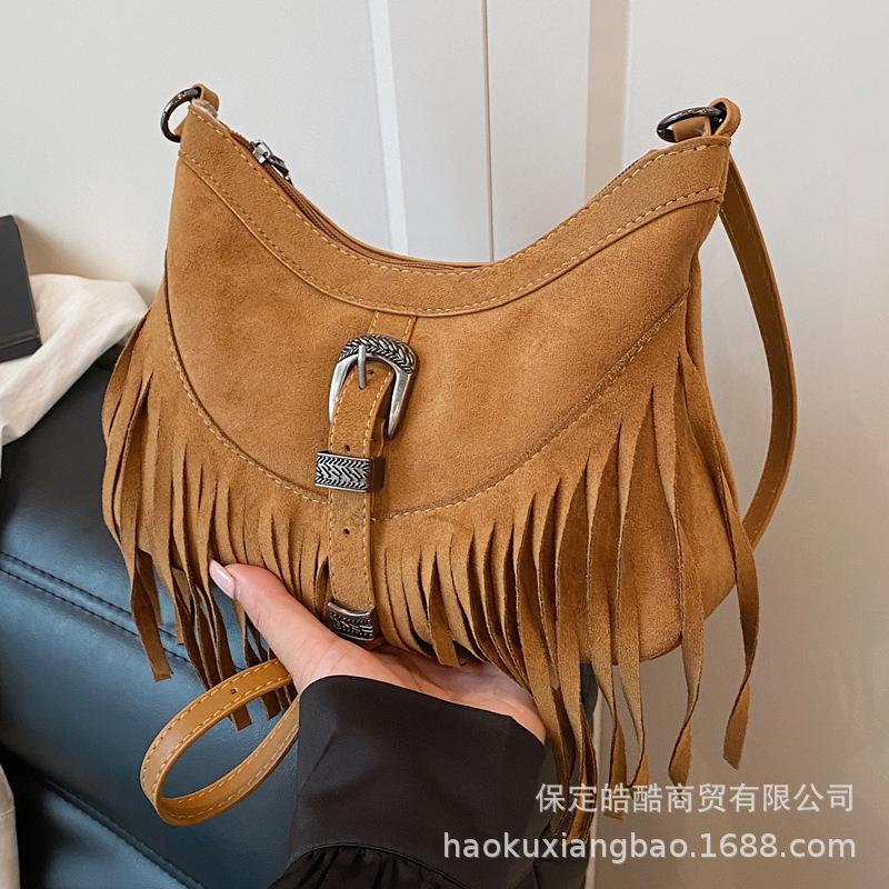 Niche tassel underarm bag women's 2025 new popular high-end fashion retro shoulder bag commuter messenger bag