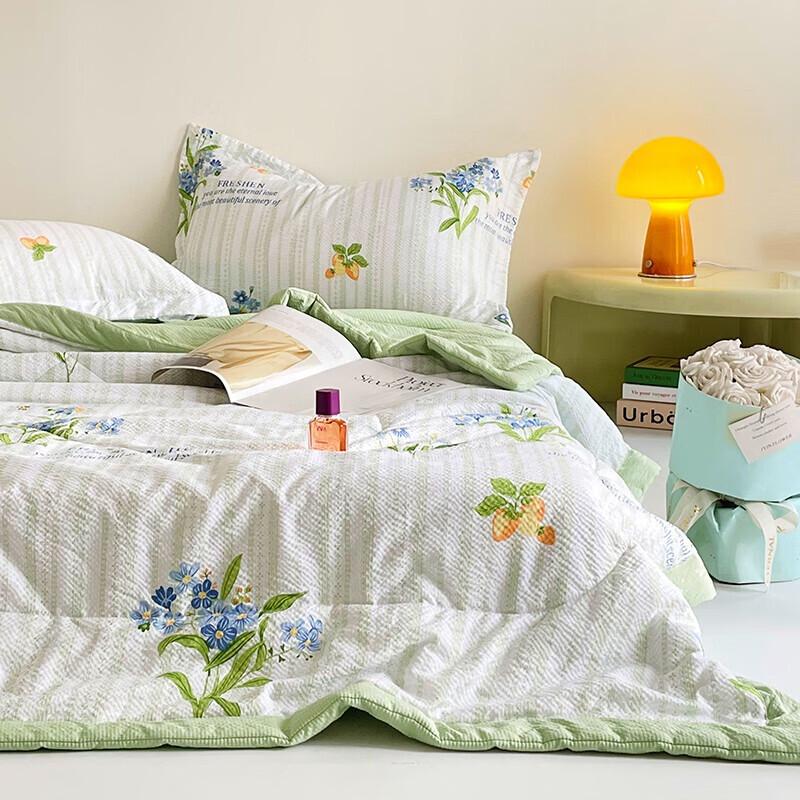 WOODPECKER Seersucker Summer Quilt