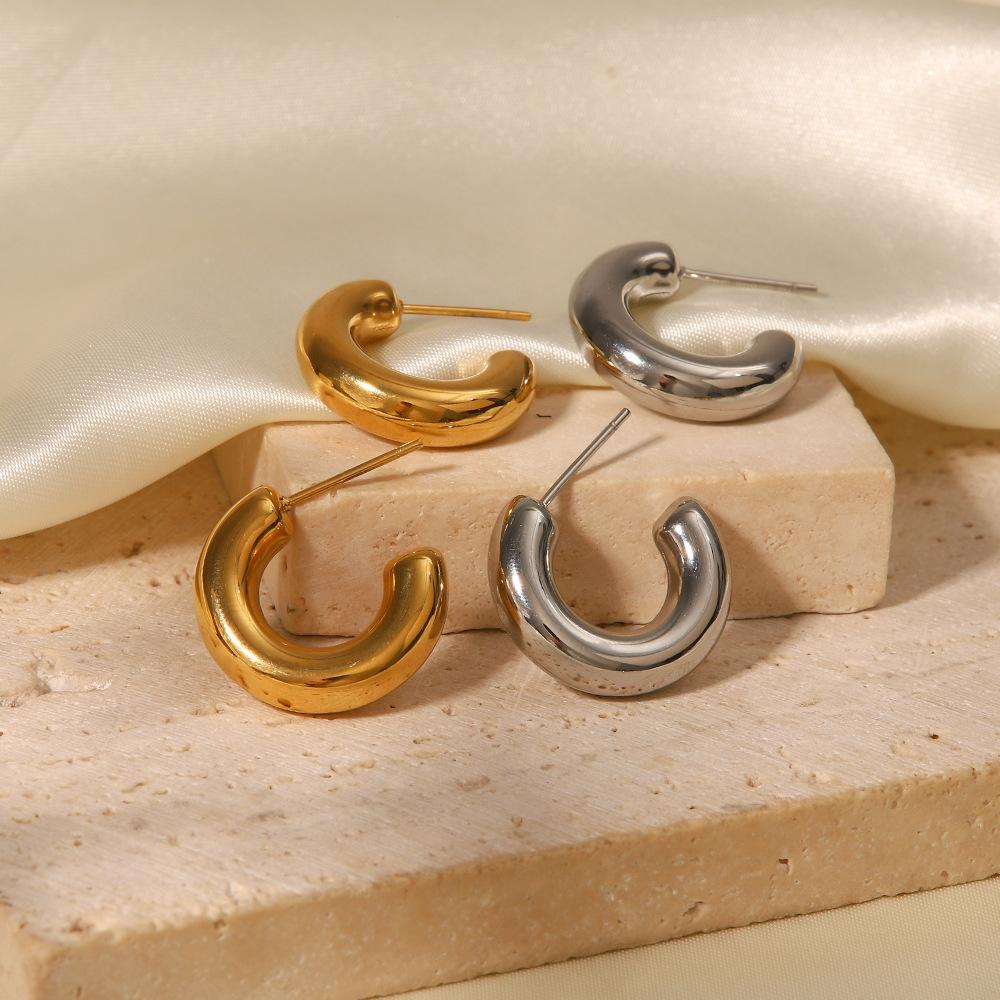 European and American fashion temperament c-shaped hollow stud earrings ins Internet celebrity simple titanium steel earrings earrings