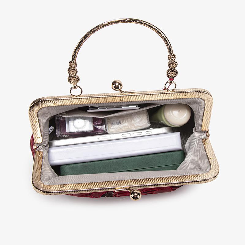 New Chinese Style Versatile Light Luxury Exquisite Shell Bag Women'S Trend Cheongsam Antique Temperament Fashion Street Shot Messenger Bag