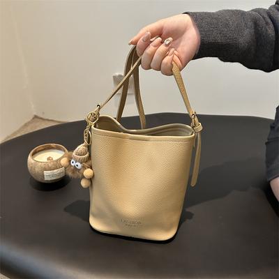 Retro Bucket Bag for Women New Trendy and Fashionable Niche Underarm Bag Commuter Crossbody Bag Fashionable Handbag