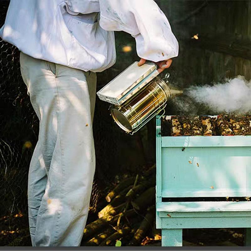 1Pcs Beekeeping Smoker Beekeeper Stainless Steel Manual Bee Smoke Transmitter Kit Beekeeping Tool Apiculture Smoke Sprayer
