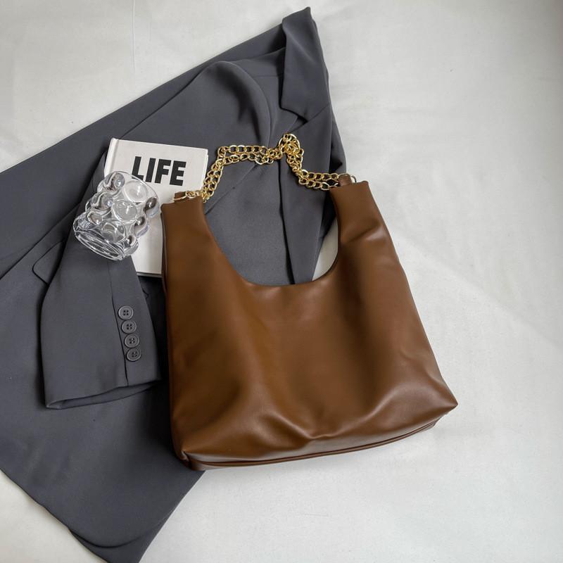 Chic Vintage Large Capacity Tote Bag Fashionable Shoulder Bag For Daily Use