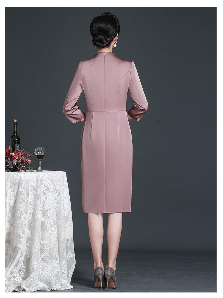 Cheongsam Mi-long Tendance 2025 à Col en V Orné de Strass Grande Taille pour Belle-mère