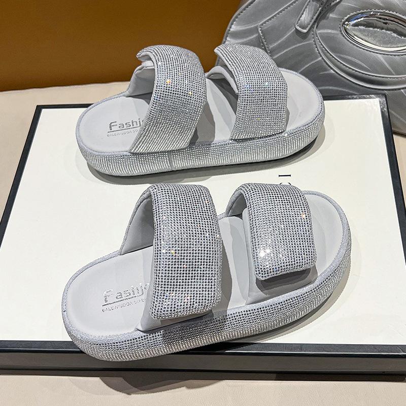 

Premium diamond heightened platform women s slippers outer sandals 2025 summer feeling stepping on rhinestone shit new full muffin bottom feeling 40