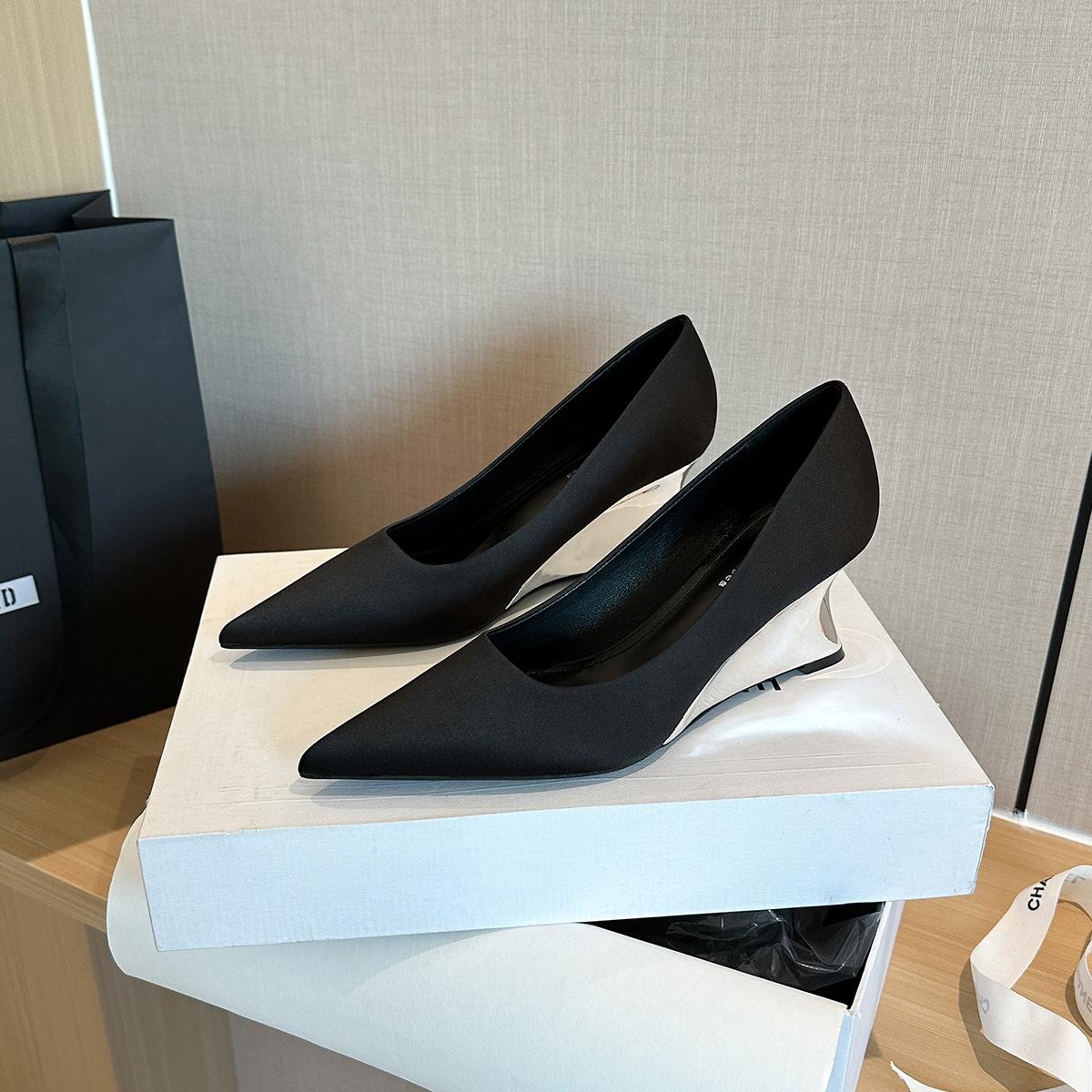 

363-3 slope heel single shoes 2025 new shallow commuter retro professional work shoes pointed black simple women s shoes 35 чёрный