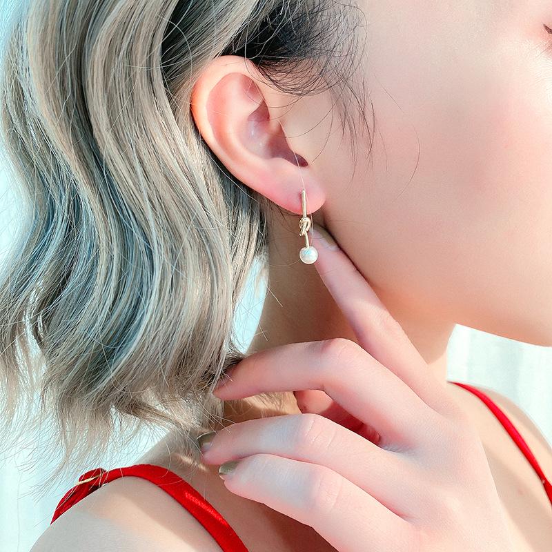 S925 Silver Needle Asymmetrical Pearl Earrings: Retro French Knotted Studs, Trendy and Simple Women's Jewelry