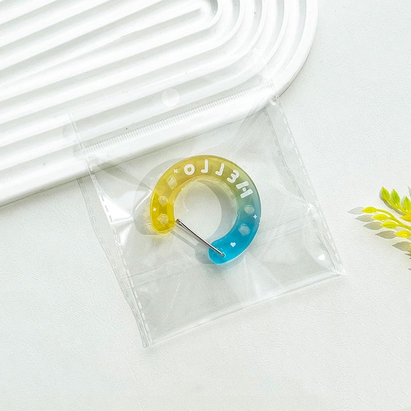 

Gradient Colored Acrylic Circle Carabiner Mountaineering Buckle Acrylic Buckle Keychain Hollow Hook Multipurpose Keyring