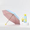 MAYDU Guarda-chuva M5105 com Proteção UV de Cinco Dobras e Pingente de Boneca