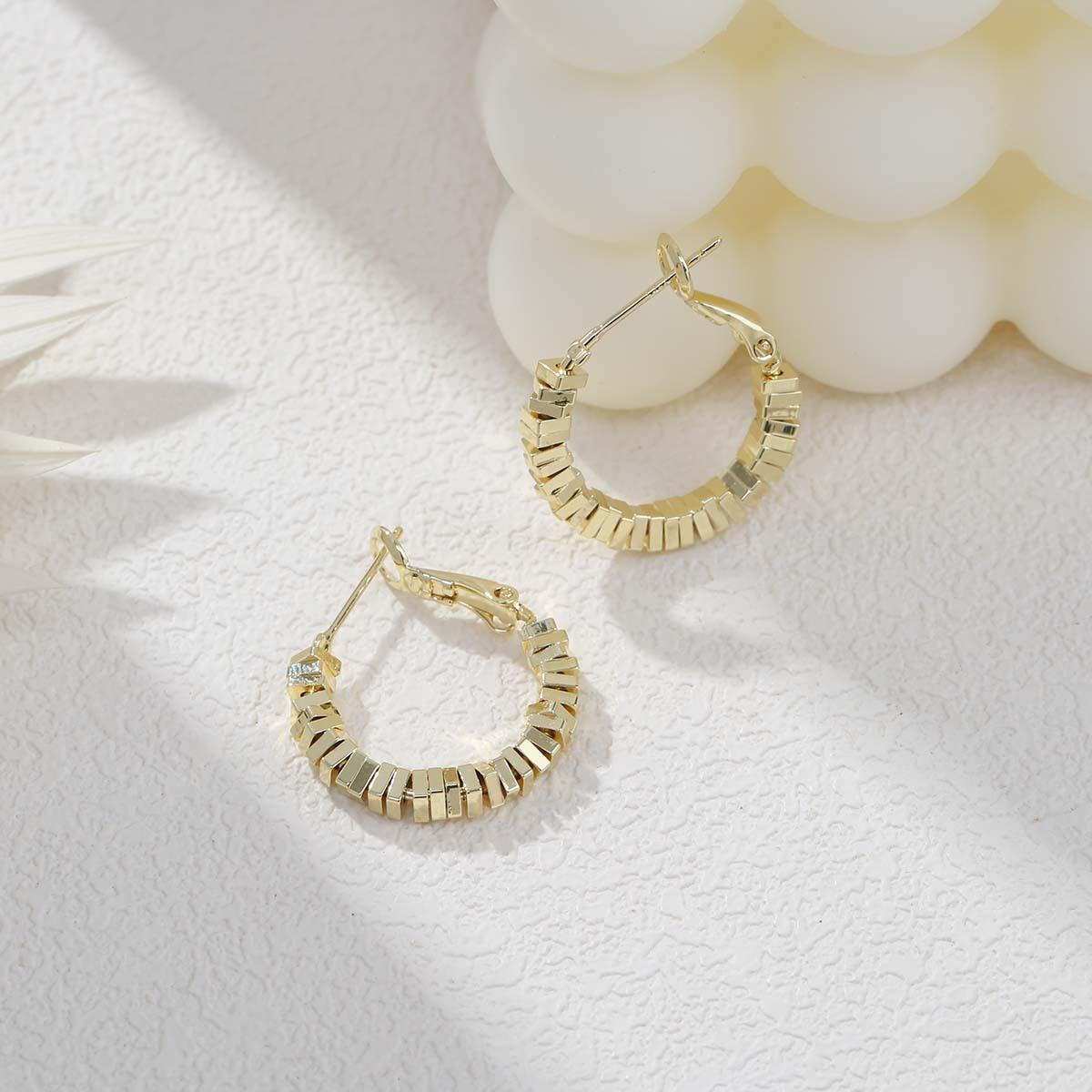 

Золотые сломанные серебряные серьги-кольца женские нишевые роскошные высококачественные маленькие квадратные серьги трансграничные серьги для внешней торговли