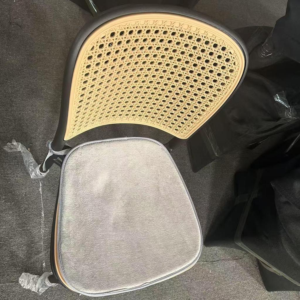 Stylish Rattan-Look Casual Dining Chair – Comfortable Patio or Plastic Chair with Woven Backrest