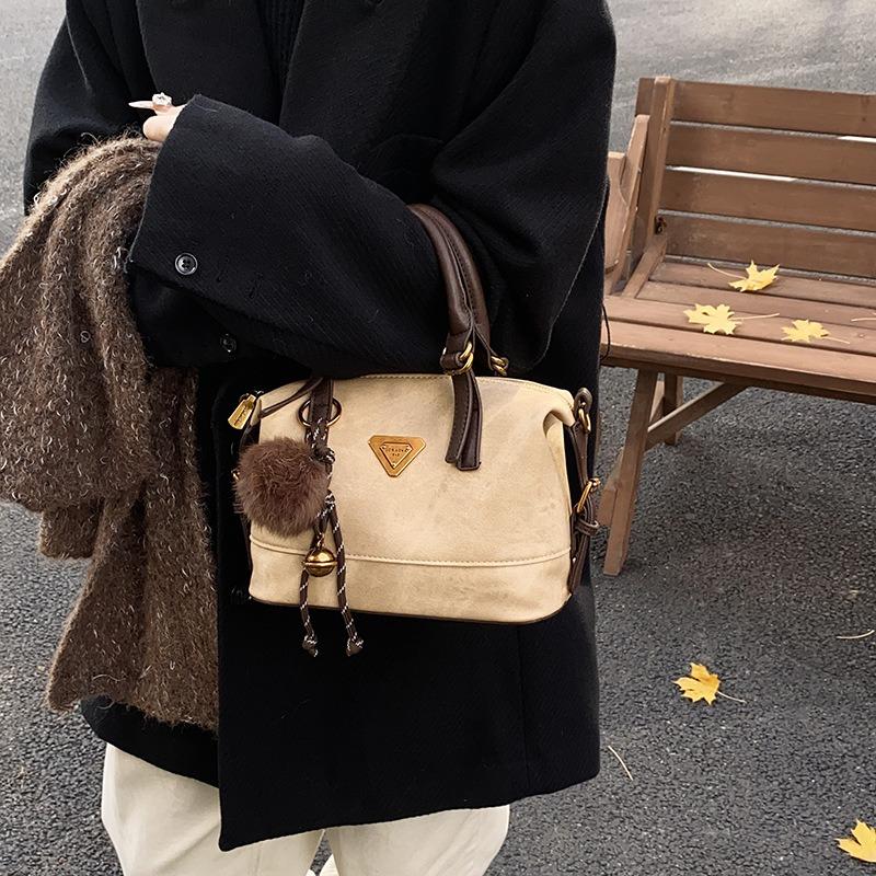 Retro bag women's new autumn and winter versatile high-end messenger bag portable commuter pillow bag
