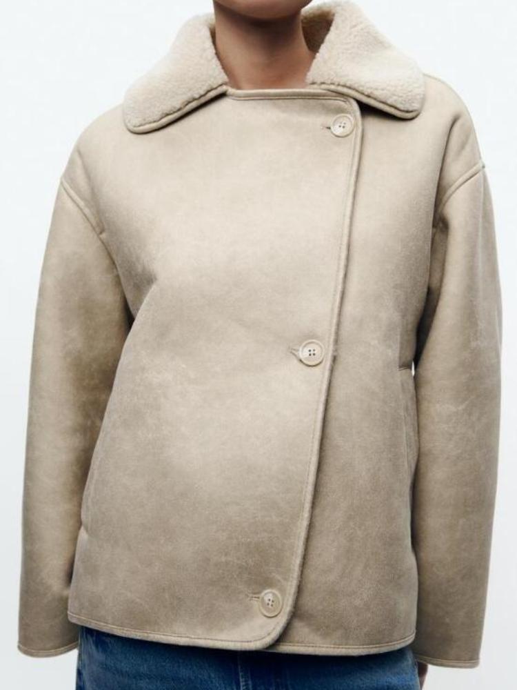 

Женская коричневая куртка из искусственной кожи с черной подкладкой из искусственного меха и карманами с клапанами L