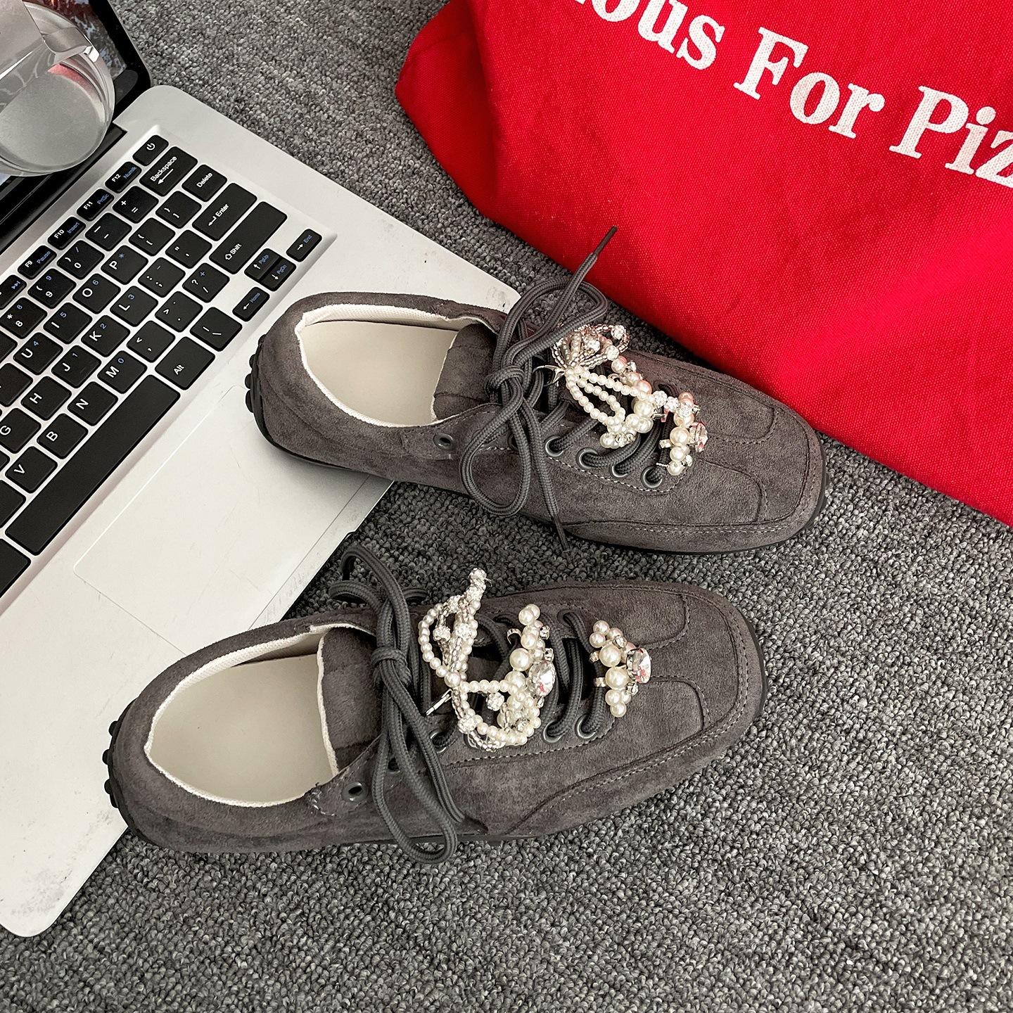 

Queen Fan Red Retro Platform Training Shoes Women s 2025 New Autumn Ballet Versatile Low-top Sneakers 40 серый