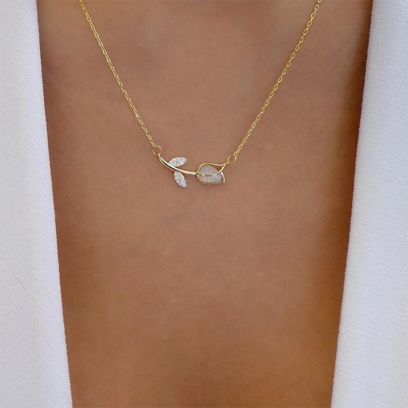 Diamond pendant necklace European and American alloy simple versatile jewelry women's five-pointed star moon collarbone chain