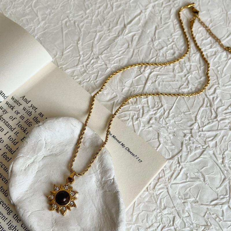 Tiger-eye Stone Pendant Necklace, Sunflower Pendant, Luxury and Niche Titanium and Steel Chain, Non-fading Sweater Chain