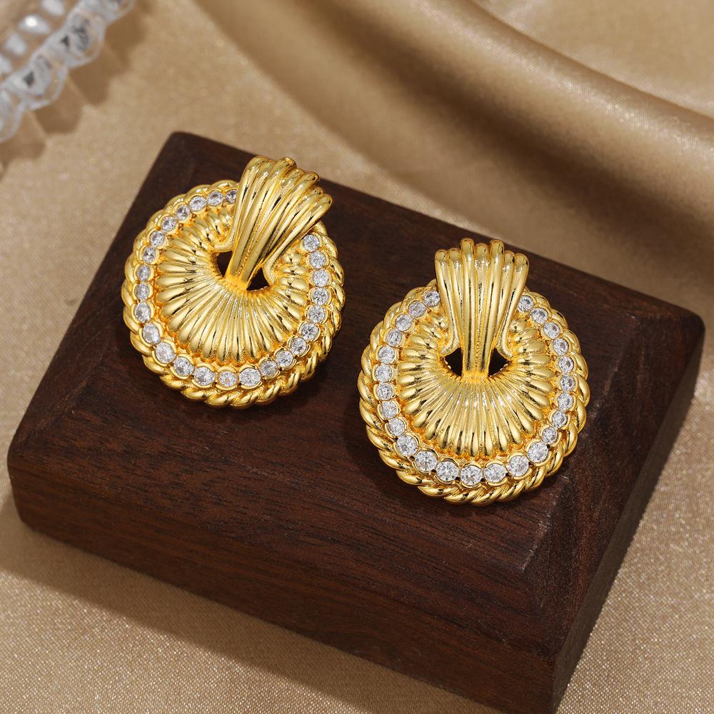Punk Hiphop Chunky Striped Twist Rope Round Circle Ear Hoops Inlaid Cubic Zirconia Geometric Stud Earrings Githic Jewelry Bijoux