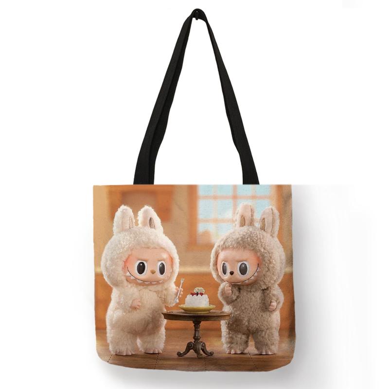 

Трендовая персонализированная сумка-шоппер с принтом Labubu 5404