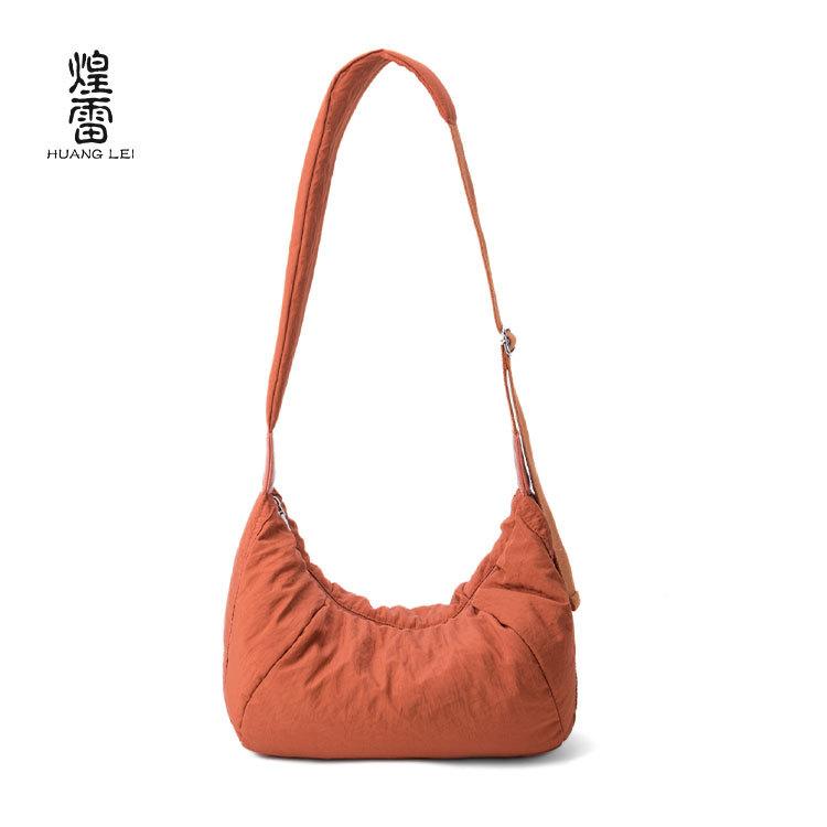 New hot-selling women's bags, lightweight trendy messenger bags, niche high-end shoulder bags, fashionable dumpling bags