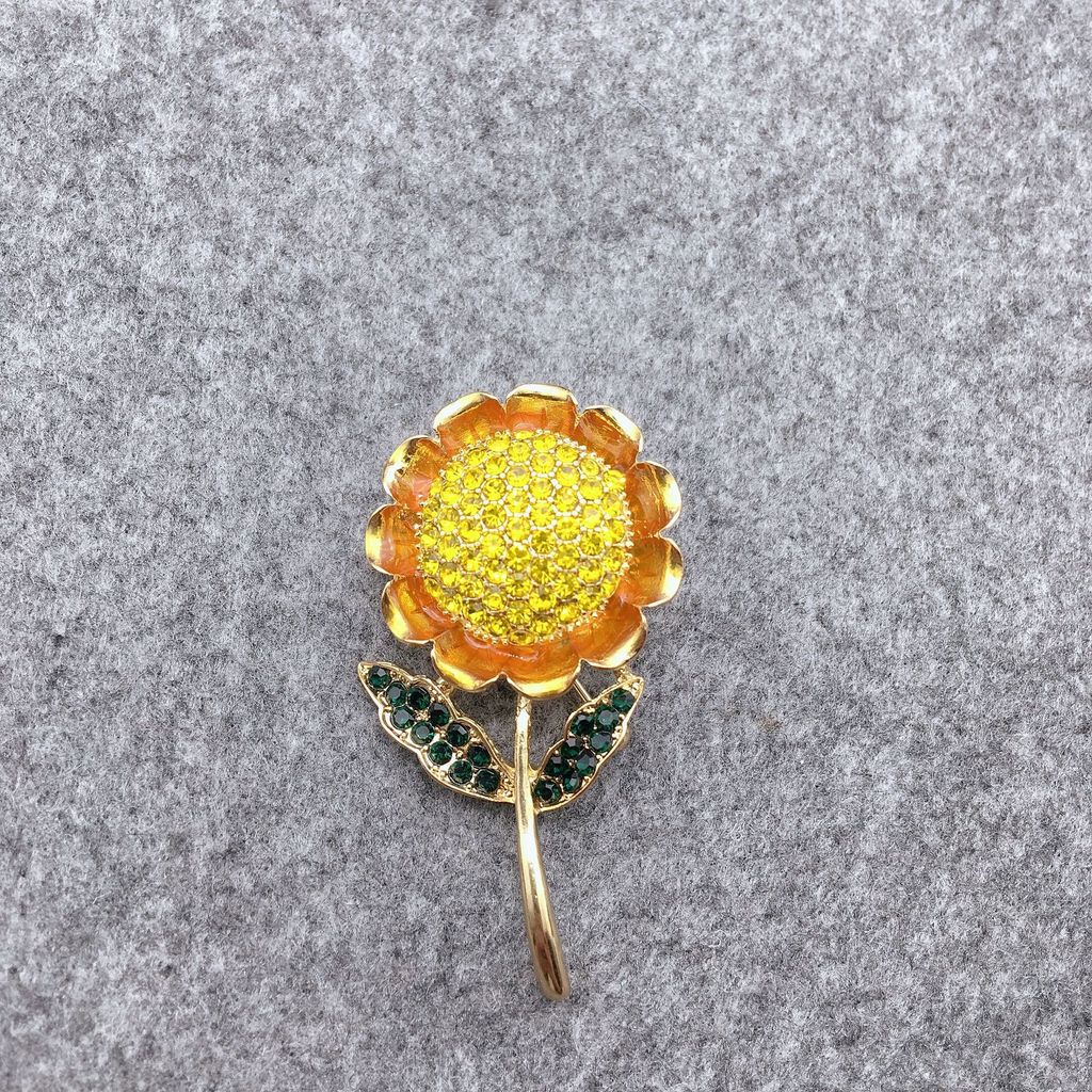 Vintage Animal Metal Brooch With Artificial Gemstone Ideal For Women And Kids Gift