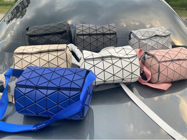 Women's Geometric Diamond Pattern Round Crossbody & Waist Bag