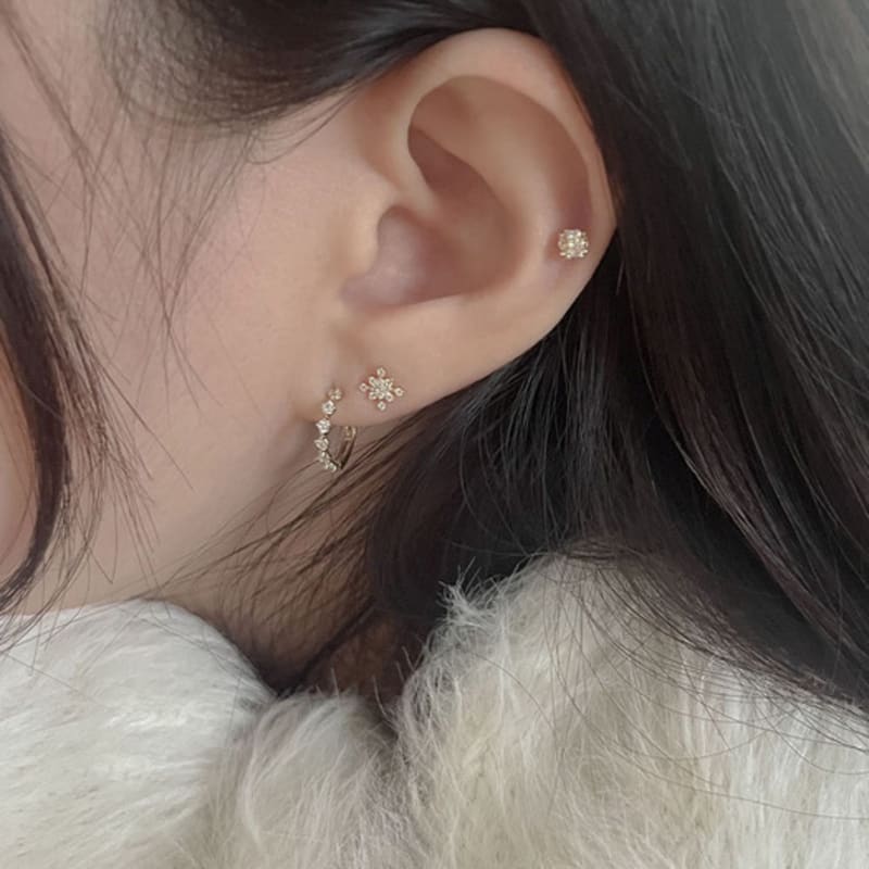 Youngglow 14k Snowflake Piercing (2type)