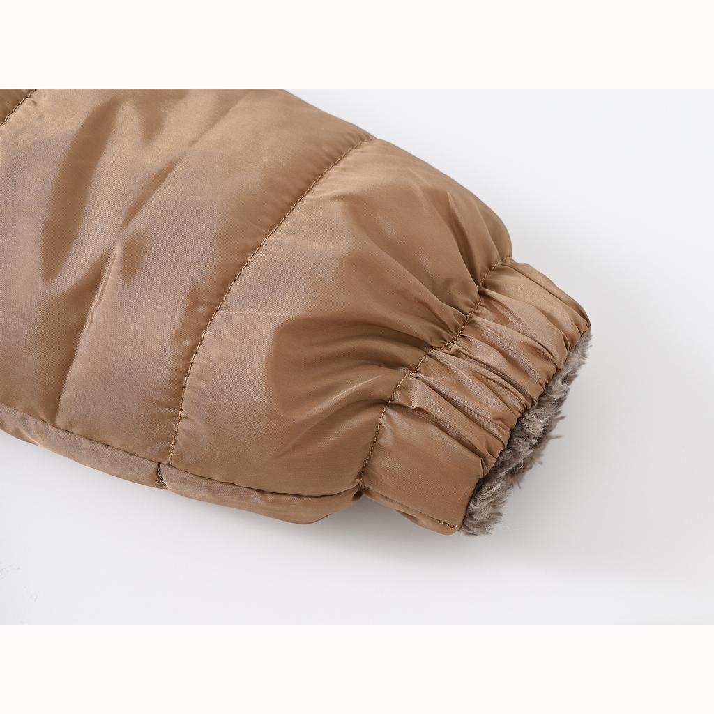 Chlapci a dívky v malých dětských jednobarevných uších, módní oboustranné kapsy, krátká bavlněná bunda, dětská bunda