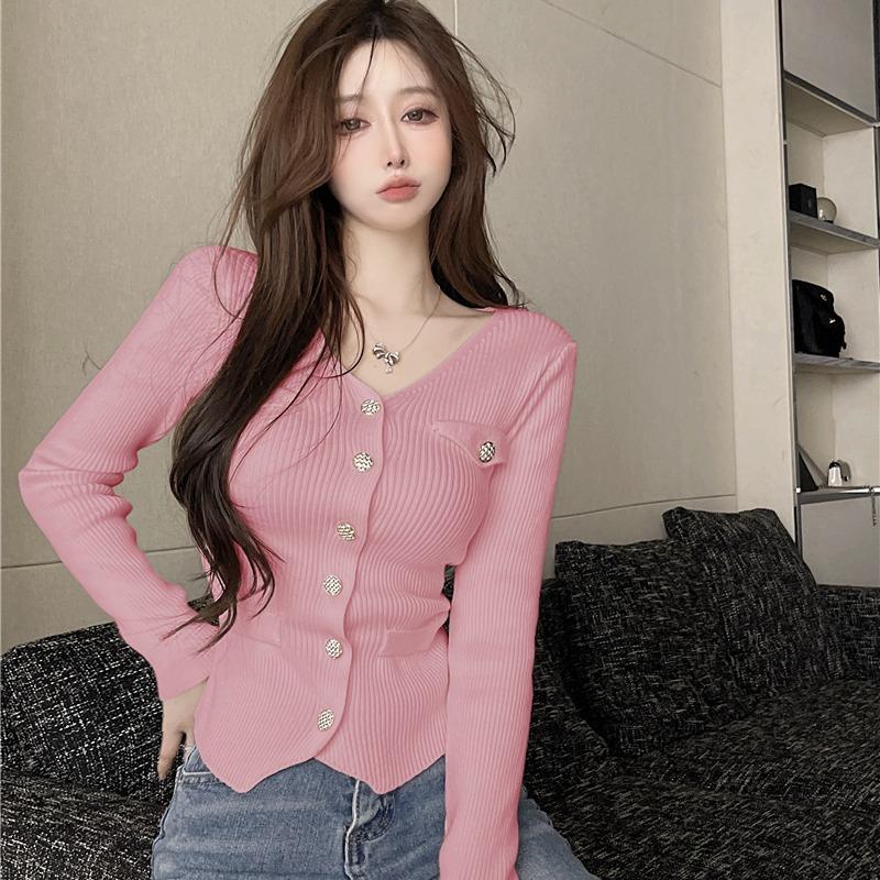 

Xiaoxiangfeng temperament V-neck knitted cardigan jacket women s pocket gold buckle foreign style slim-fit sweater pure desire one size fits all рожевий