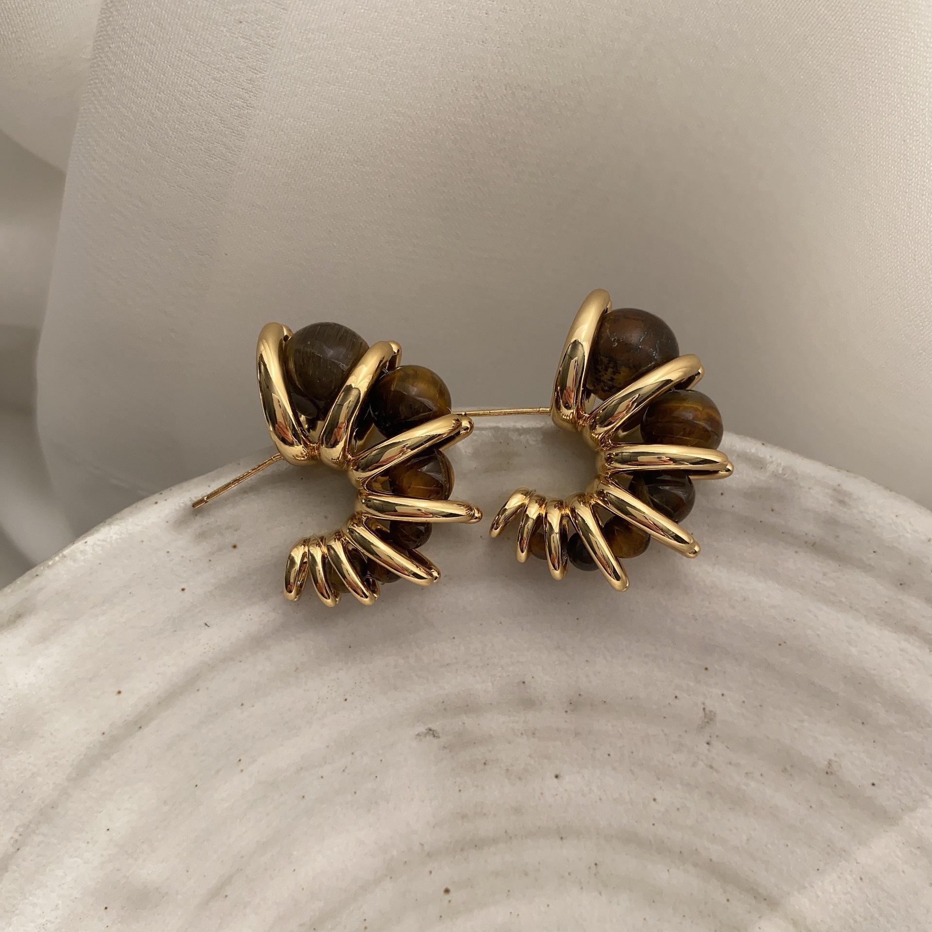 

Maillard Design Tiger s Eye Geometric Earrings Fashion Light Luxury Retro Stud Earrings Premium Versatile Earrings Korean