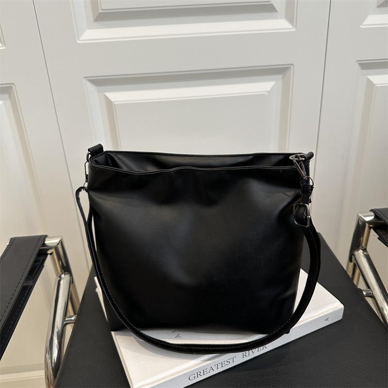 2025 spring new portable shoulder crossbody large capacity bucket small square bag women's bag trendy temperament underarm bag