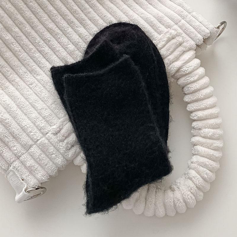

Thickened and Warm - Wool Socks for Women in Autumn and Winter, Simple Solid Color Fleece Cashmere Mid-calf Cotton Socks, Pile Socks 1 pair чорний
