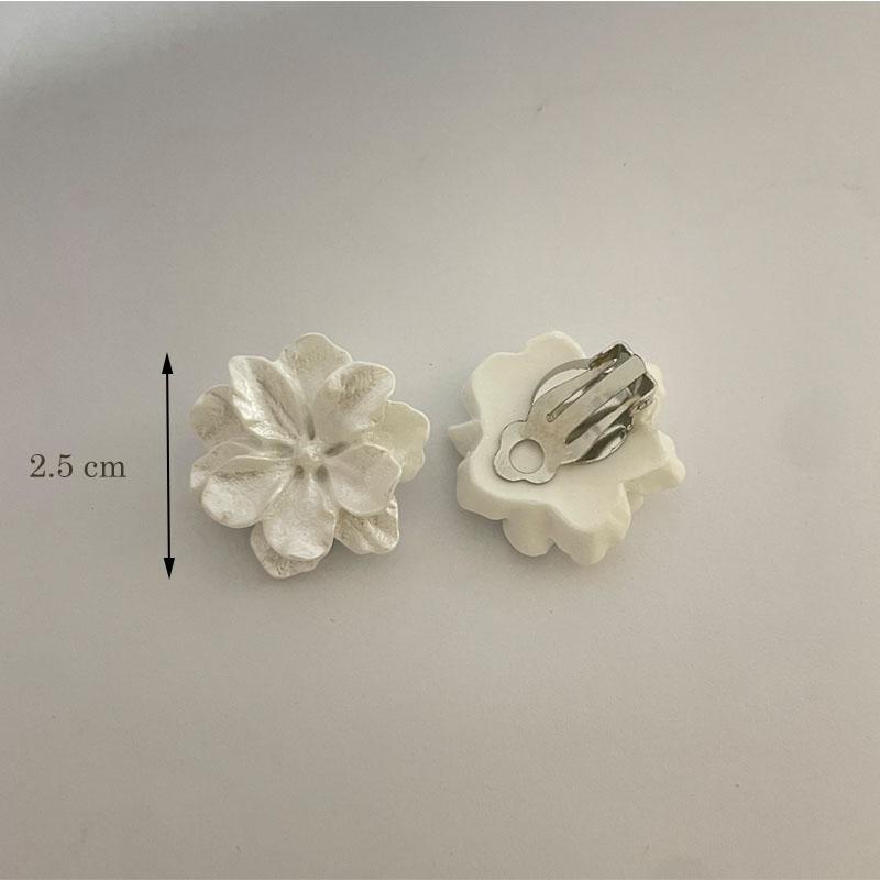French Long Mother Of Pearl Clip On Earrings Exaggerated Fringed Flower Design Elegant Petals For Non Pierced Ears